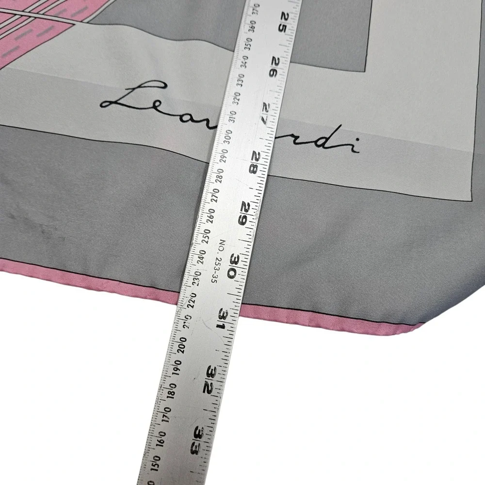 Leonardi square scarf